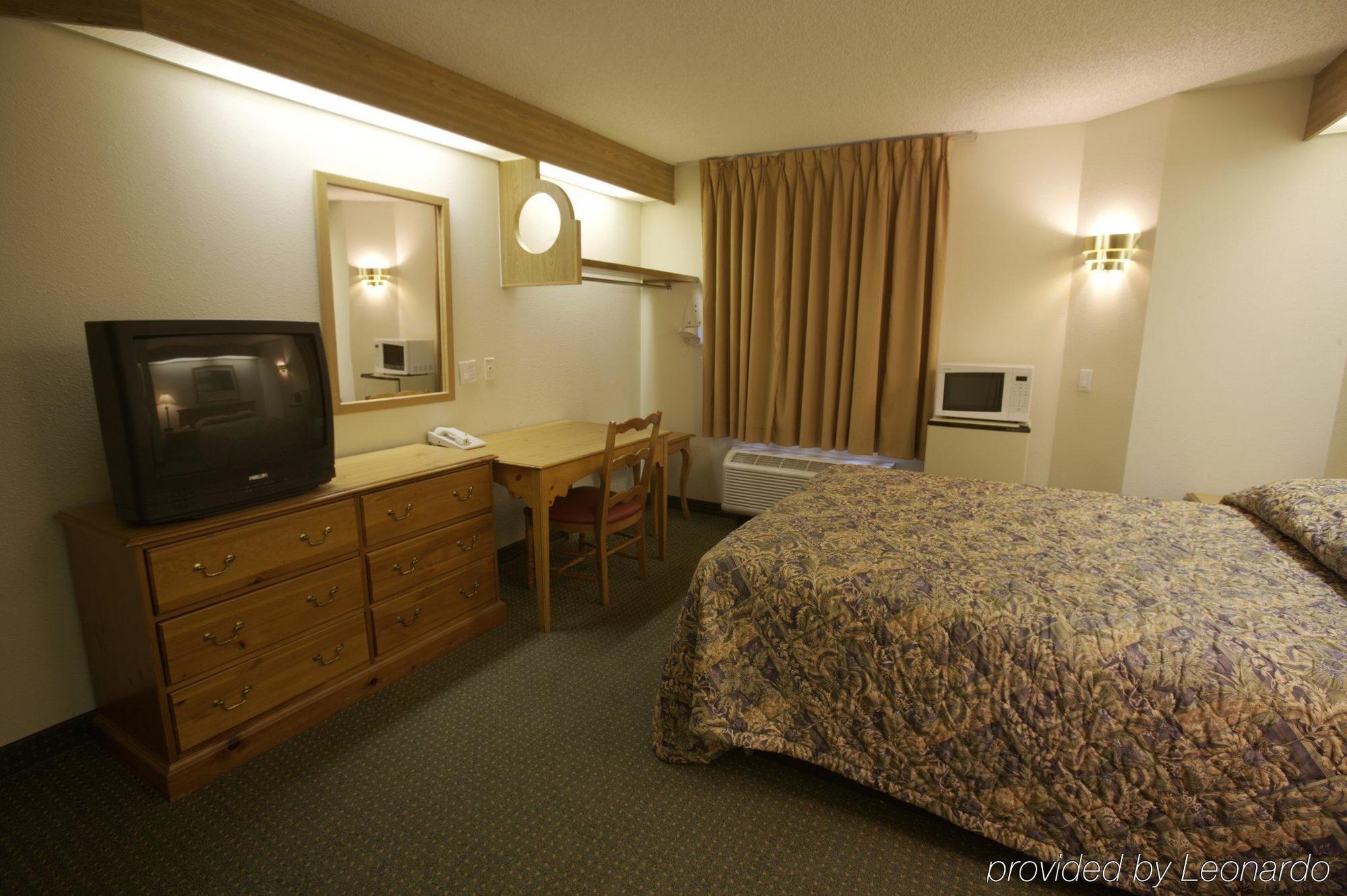 Americas Value Hotel Addison