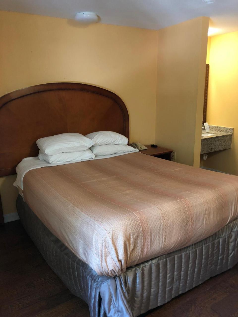 Americas Value Hotel Addison